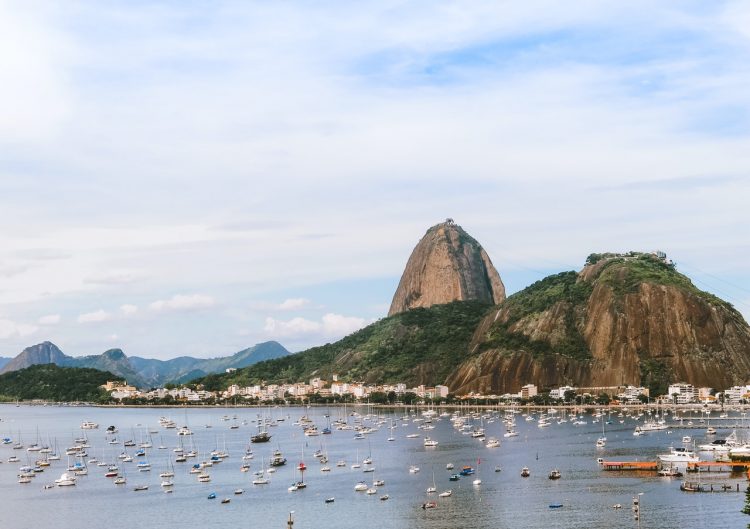 Câmara do Rio de Janeiro suspende projeto que reduziria valor do IPTU