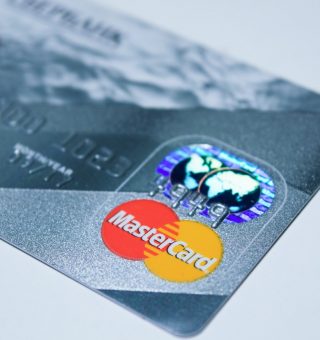 Juvo e Mastercard firmam parceria com foco no público desbancarizado