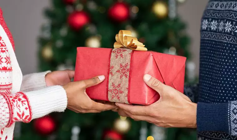 5 dicas de presente de Natal para sua namorada que custam menos de R$ 50