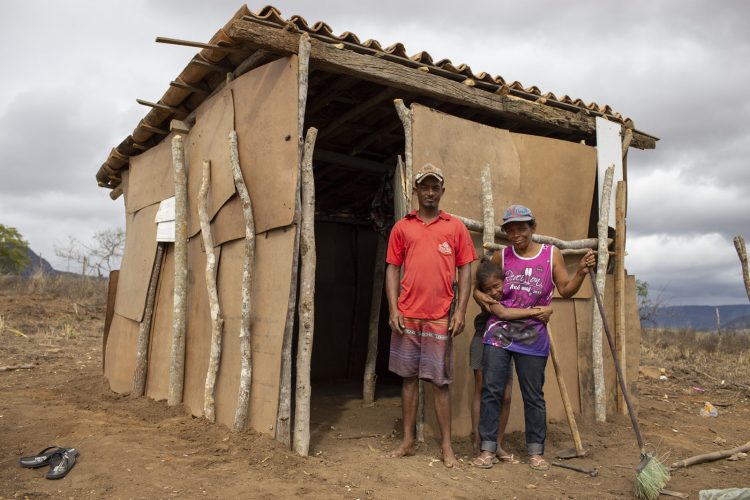Governo de MG prevê alta da pobreza com fim do auxílio emergencial; como viverão os vulneráveis?