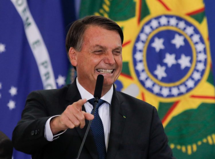 Bolsonaro confirma NOVO valor do salário mínimo chegando a R$1,1 MIL
