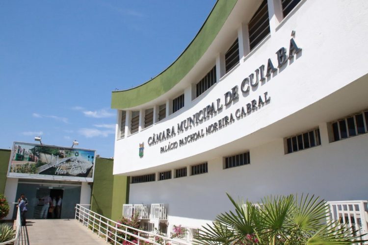 Concurso Câmara de Cuiabá abre 13 vagas de emprego com salários de R$7,9 MIL