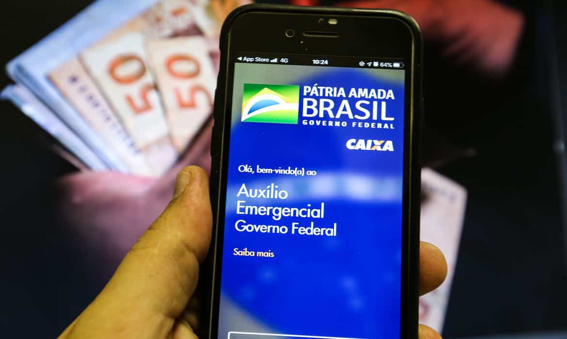 Quem foi incluso no lote do auxílio emergencial liberado hoje (10) no Caixa TEM? (Imagem: Marcello Casal Jr/Agência Brasil)