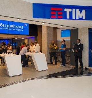 TIM cria promoção de Natal com desconto de R$3 mil em smartphones