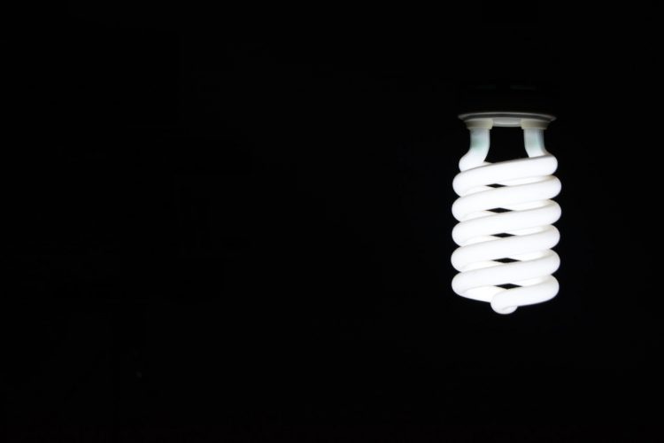 Governo e especialistas divergem sobre a projeção da conta de luz ao consumidor