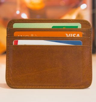 Visa e BlockFi fazem lançamento inédito de cashback por bitcoin