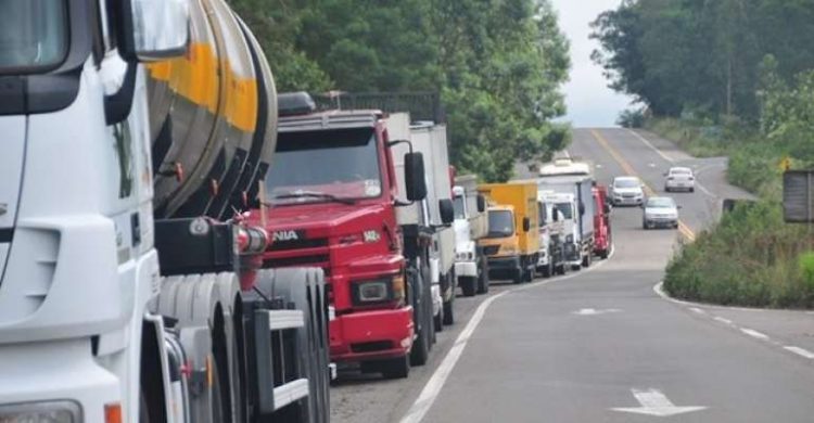 "Bolsa caminhoneiro" pode ser nova solução do governo para driblar alta no diesel 