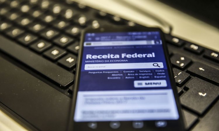 Receita Federal paga 3º lote da restituição do IRPF nesta sexta-feira (30)