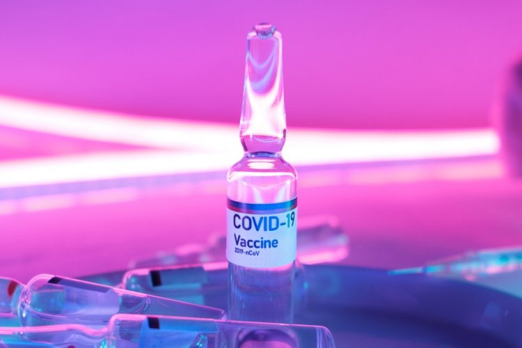 Doses de vacina da COVID-19 estão acabando e governadores pedem explicações
