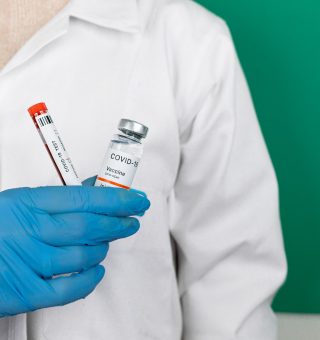 A flexibilização das medidas restritivas acompanha o avanço da campanha de vacinação contra a covid-19