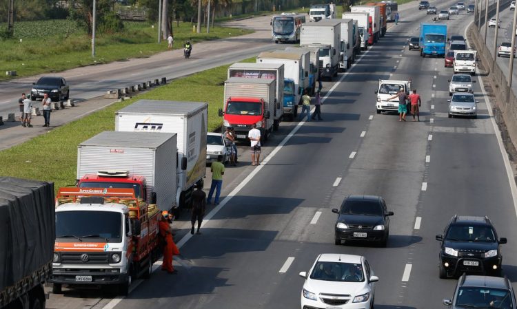 CCR e Ecorodovias temem nova greve dos caminhoneiros nas estradas