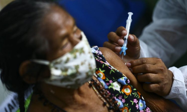 Ministro da Saúde promete inclusão de NOVO grupo na priorização da vacina 