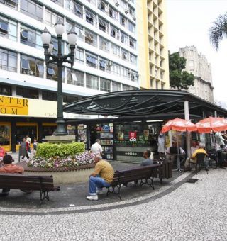 Comércios de Curitiba ganham funcionamento ampliado na bandeira amarela