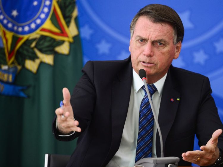 Bolsonaro quer mudanças na Petrobras ao considerar preço do gás "inadmissível"