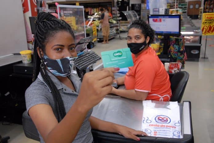 Bahia inicia pagamento do vale-alimentação escolar para rede estadual