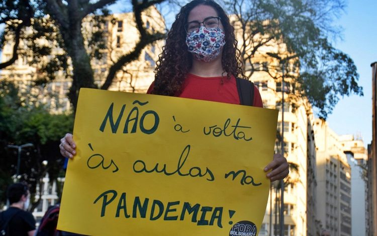 Professores que aderirem greve em São Paulo terão salário cortado