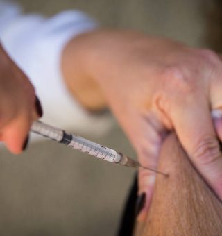 Vacina da Covid-19: Veja qual grupo prioritário na imunização após idosos