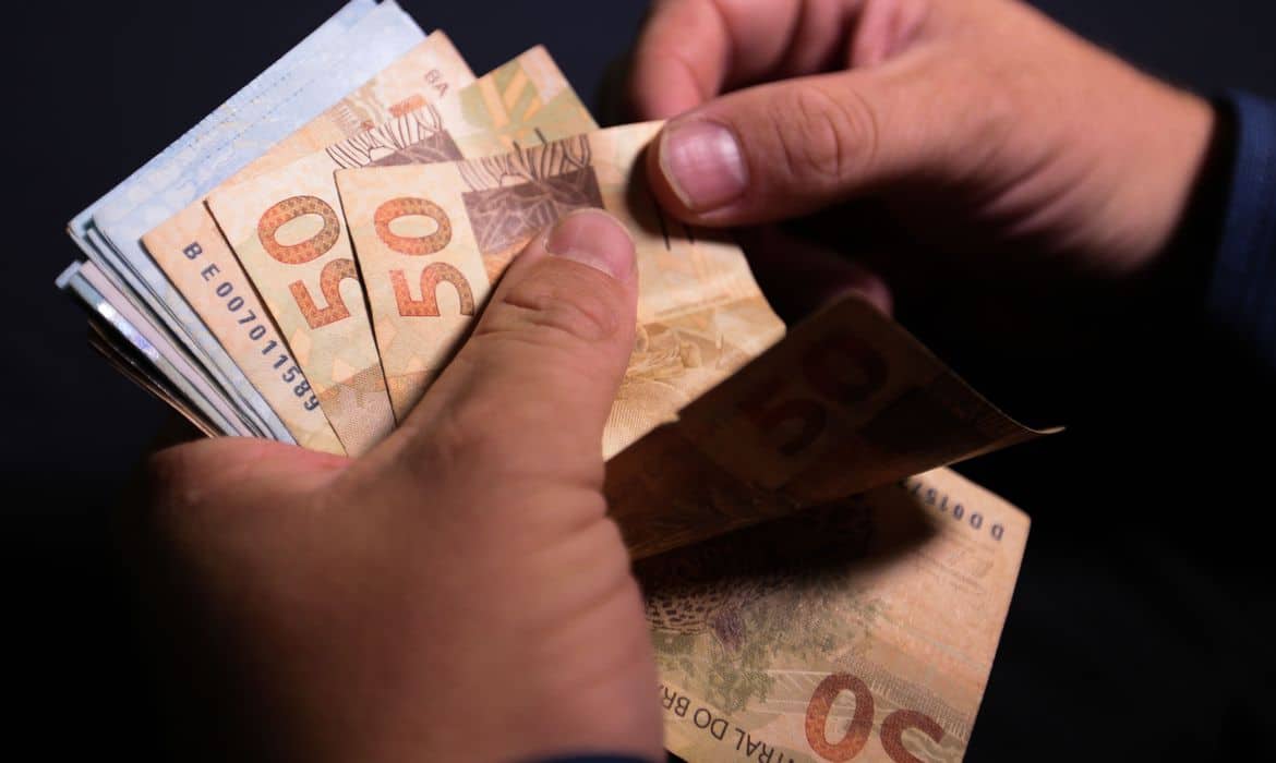 Salário mínimo de R$1.147 será suficiente para população? Entenda! (Imagem: Reprodução/Jornal Contabil)