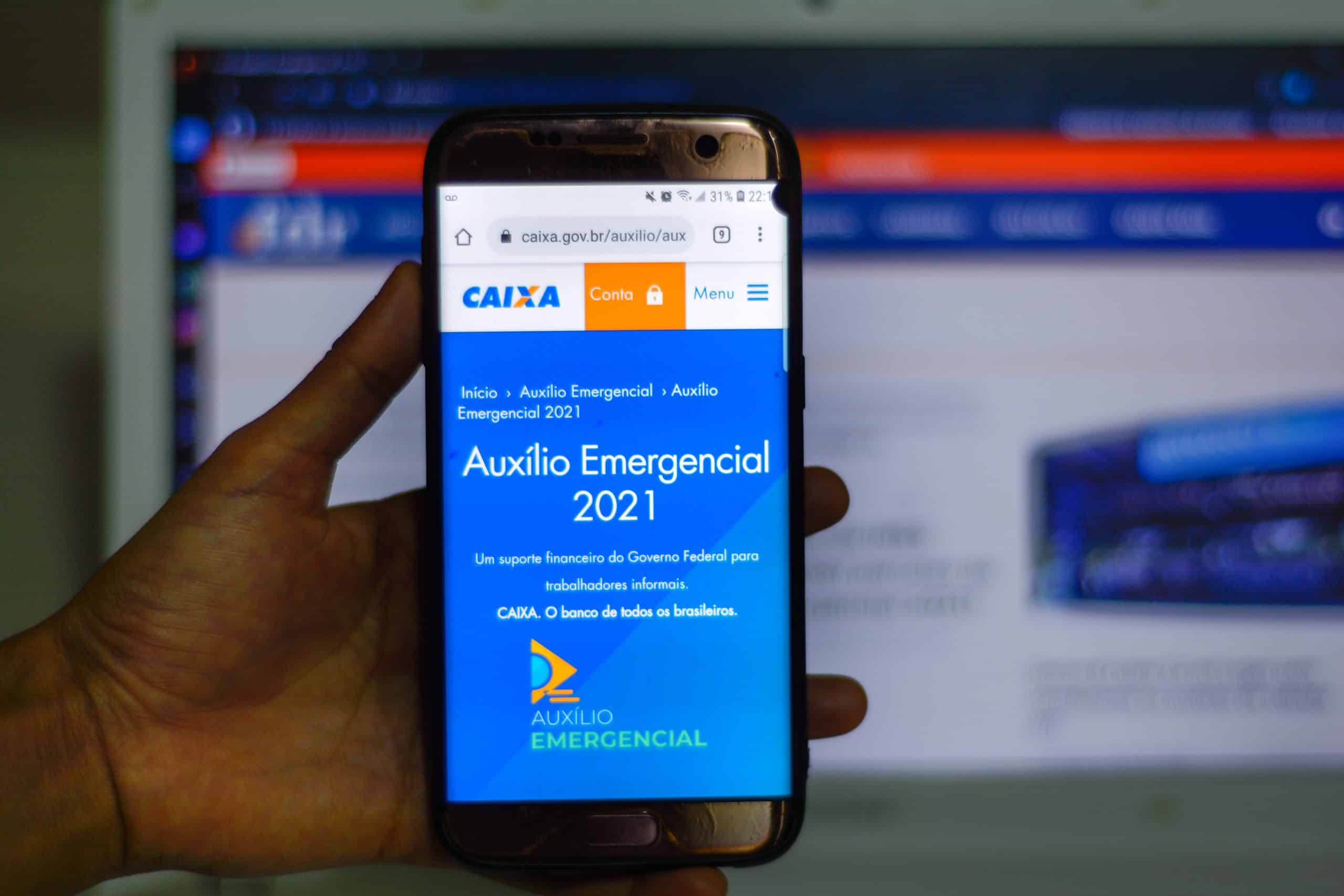 Saque do auxílio emergencial 2021: Veja como receber nos caixas eletrônicos (Imagem: Marcos Rocha/ FDR)