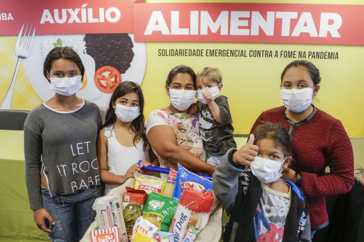 Curitiba libera crédito de R$ 70 no auxílio alimentar municipal