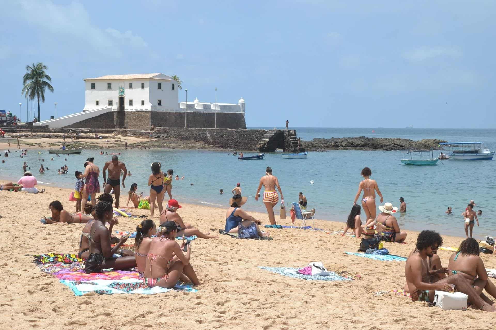 Funcionamento do comércio e praias no feriado de Corpus Christi em Salvador