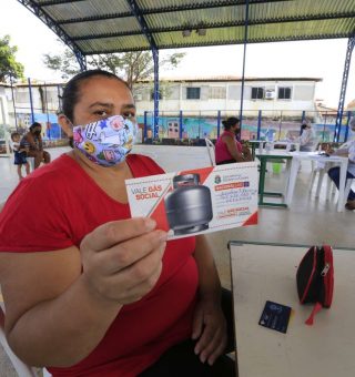 Vale-gás social: No Ceará, distribuição do benefício começa para 125 mil famílias