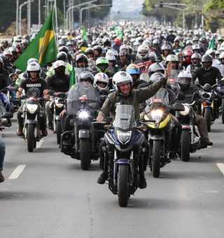 Bolsonaro anuncia que motos ficarão isentas do pagamento de pedágios