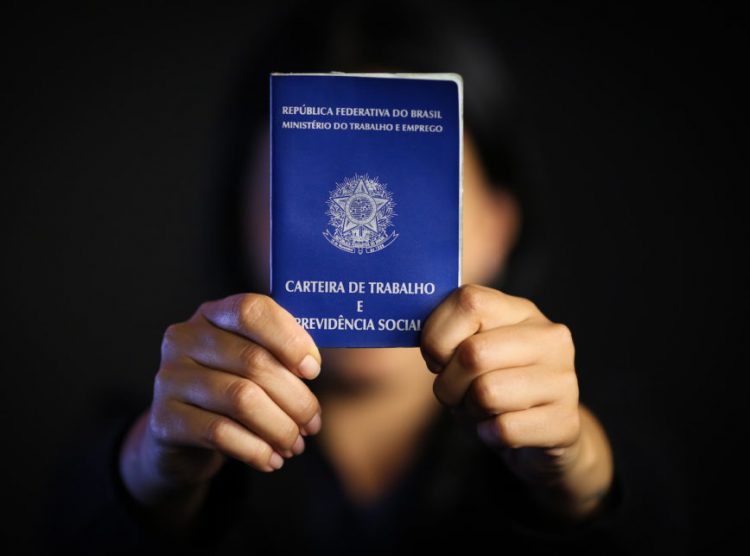 Brasil registra 1 milhão de vagas de emprego com carteira assinada 