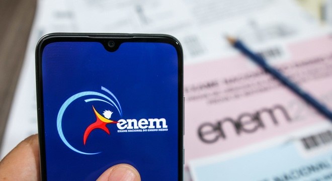 Vai e vem do ENEM: MEC divulga nova data das provas para 2021
