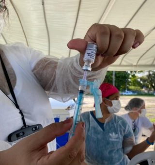Recife anuncia vacinação contra Covid-19 para beneficiários do BPC
