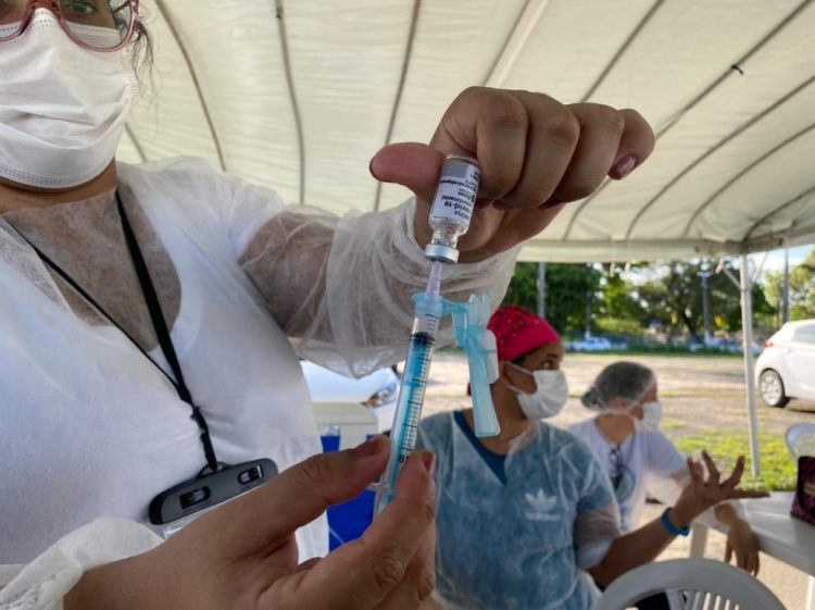 Último dia para caminhoneiros preencherem cadastro de vacinação em Betim (MG)