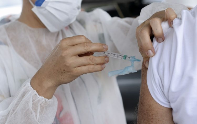 Juiz de Fora (MG) inicia vacinação da COVID-19 para pessoas acima dos 18 anos