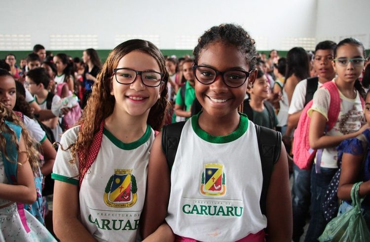 Cartão alimentação em Caruaru inicia 2ª fase de entregas nas escolas