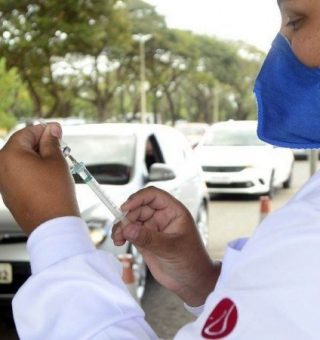 Governo do DF amplia postos para vacinação dos professores