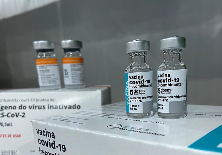 Rinha de vacinas: Governos antecipam calendário de vacinação e promovem campanhas