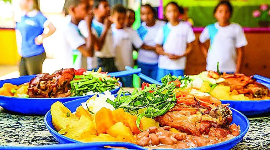 Prefeitura do Rio é cobrada na Justiça para pagar cartão alimentação dos estudantes (Imagem: Jornal da Franca)