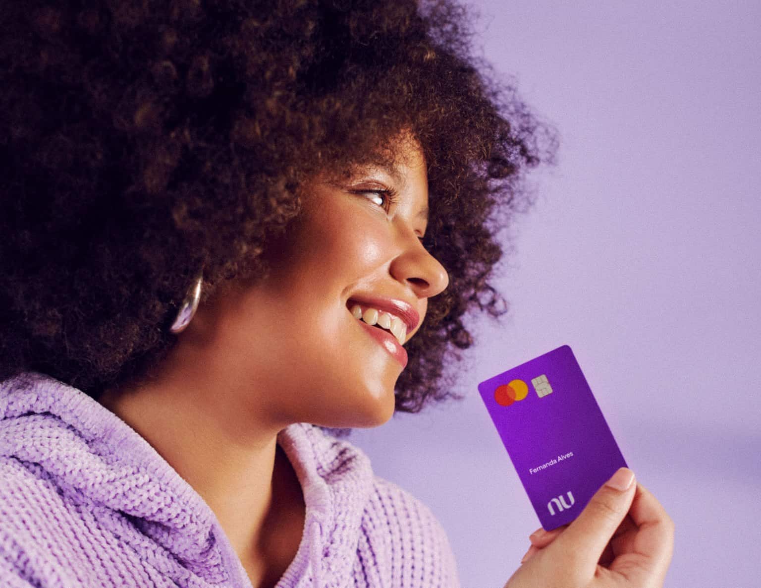 Nubank lança novo cartão de crédito para clientes com nome