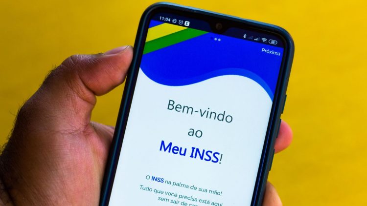 Suspensão da prova de vida do INSS depende da aprovação de Bolsonaro 