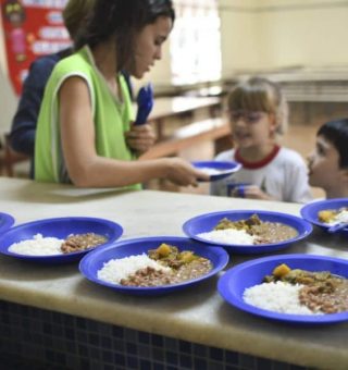 Cartão alimentação: Veja como receber benefício em Pernambuco e Goiás