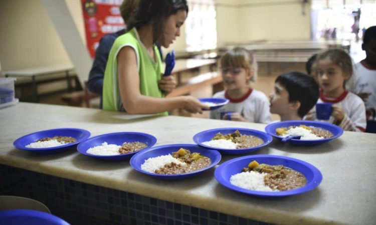Cartão alimentação: Veja como receber benefício em Pernambuco e Goiás 