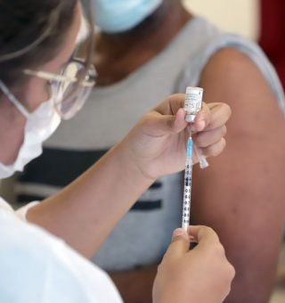 Vacinação da Covid-19 comprometida: 5 capitais suspendem aplicação de 1ª dose