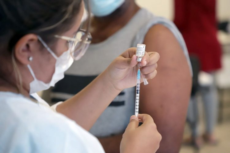 Vacinação em Porto Velho começou para maiores de 55 anos; agende sua dose 