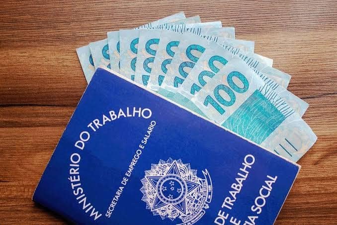 Salário mínimo ideal para gastos dos brasileiros é 4,9 vezes maior que o atual