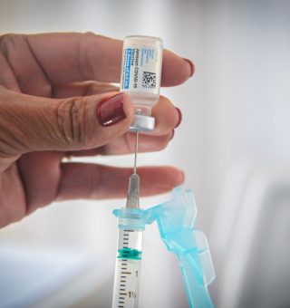 Ibaneis confirma nova data de vacinação para adultos de 46 e 47 anos