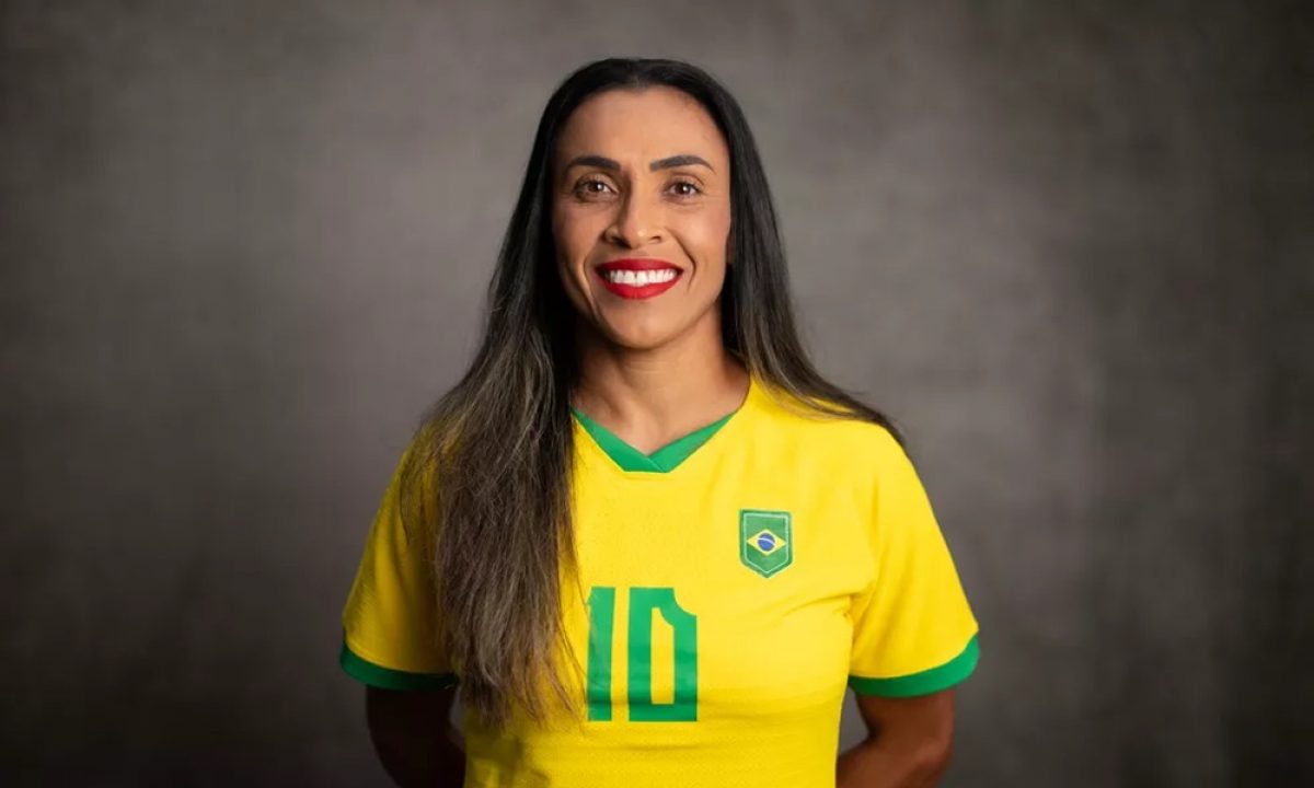 Jogadoras que atuam no futebol brasileiro ganham mais espaço na