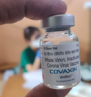 Suspensão do contrato com vacinas da Covaxin atrapalha calendário de imunização?