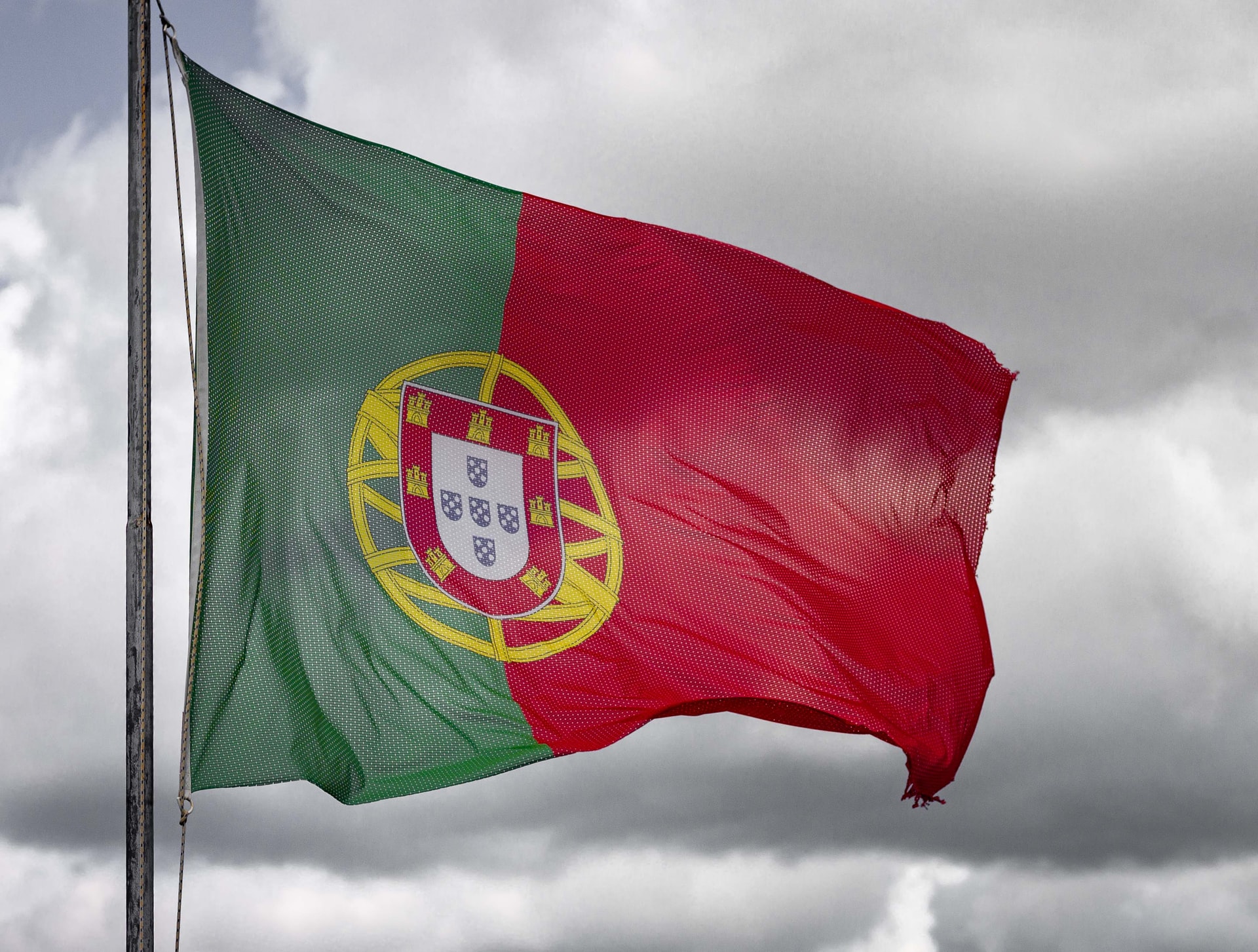 Trabalhe em Portugal! Empresa abre 400 vagas de emprego para brasileiros