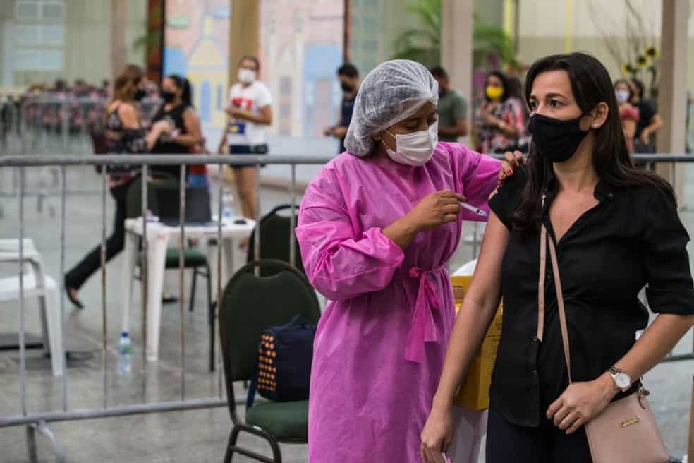 Fortaleza abre cadastro para quem tem 32 anos receberem 1ª dose da vacina