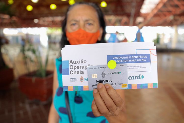 Manaus cria auxílio emergencial local e início distribuição do cartão 