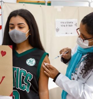 Suspensa vacinação de adolescentes em SP após falta de vacinas